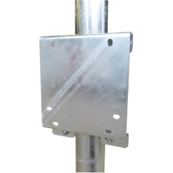 Mounting plate with 1/2 fastening flange for Polyflex NC drinkers on post : p1130735