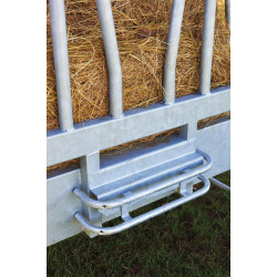 Tow protection for metal hay rack : p1213742